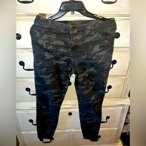 Kut from the kloth Theresa zipper detail printed cargo skinny pant